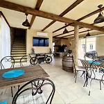 Stara šola - Oleander Hotell Korte