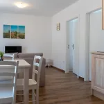 Stara šola - Oleander 3* Korte