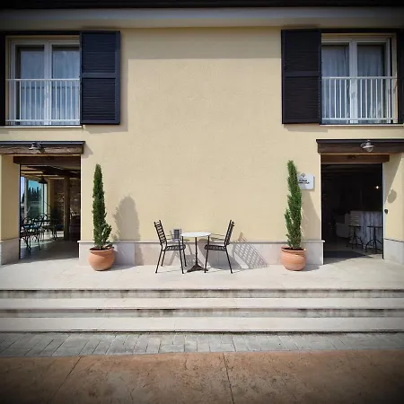 Stara Sola - Oleander Korte