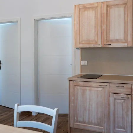 Stara Sola - Oleander Korte