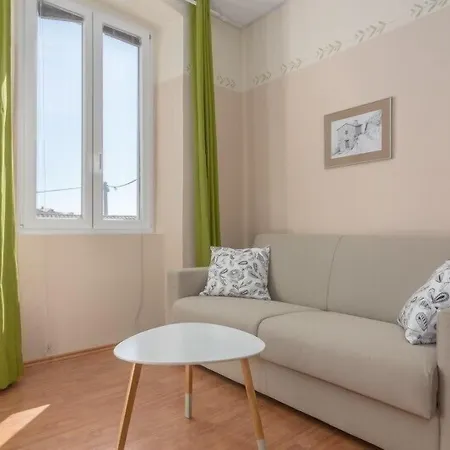 Stara Sola - Oleander Korte