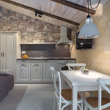 Stara Sola - Oleander Korte