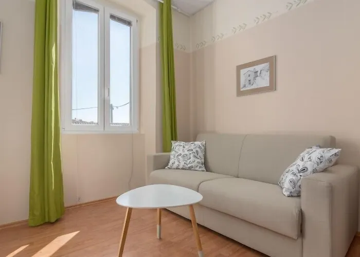 Stara Sola - Oleander Korte