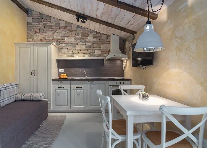 Stara Sola - Oleander Korte